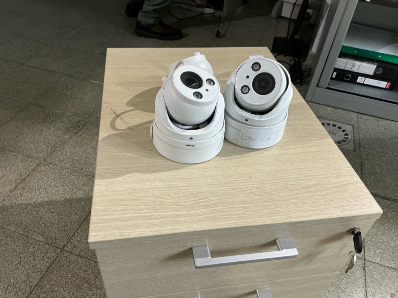 7 caméras blanches de marque OSIRIS