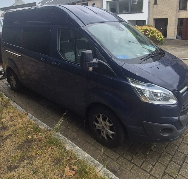 FORD Transit Custom, blauwe kleur, eerste inschrijving 03/04/2015, chassisnummer: WF0YXXTTGYFK00884, diesel, kentekenbewijs deel II, gelijkvormigheidsattest, geldig keuringsbewijs, km-stand op keuringsbewijs op 14/10/2025: 308.518 km, geen sleutels, geen CAR-PASS