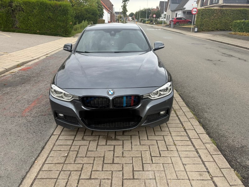 BMW 330e iPerformance
bouwjaar 2017
kilometerstand volgens laatste keuringsbewijs: 161.572 km
EG-certificaat van overeenstemming
keuringsbewijs geldig tot 10/07/2027
kentekenbewijs DEEL I
Geen sleutel